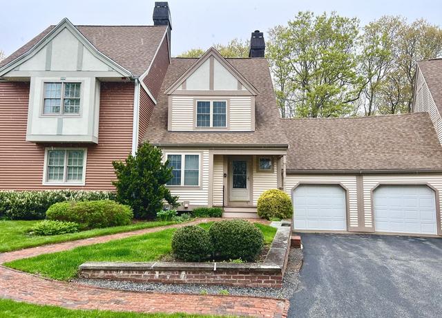 Property at 4 Village Green Cir #4, Mashpee, MA 02649, 2 beds, 2.5 baths