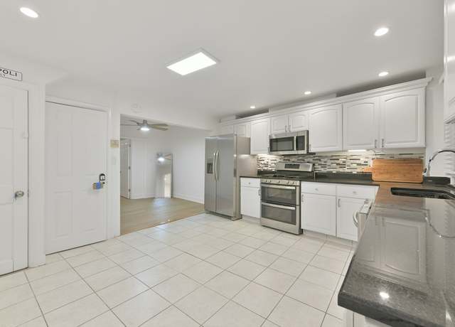 Property at 144 Salem St, Boston, MA 02113, 9 beds, 4 baths