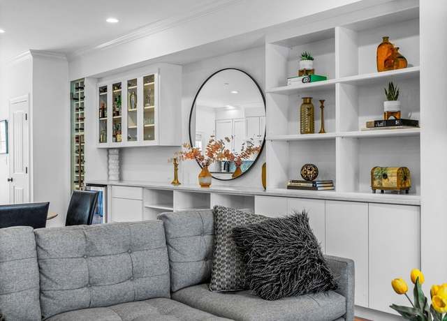 Property at 392 W 2nd, Boston, MA 02127, 4 beds, 2.5 baths