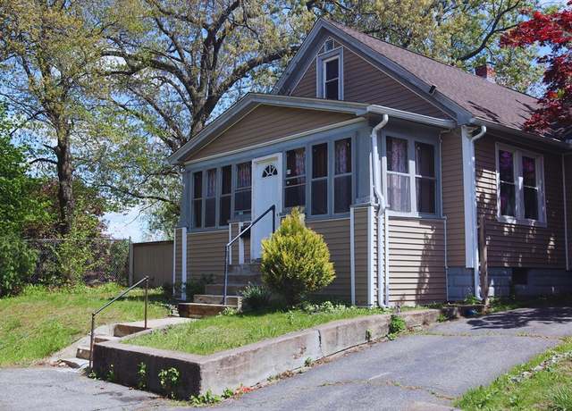 Property at 27 Bushwick Pl, Springfield, MA 01109, 3 beds, 1.5 baths