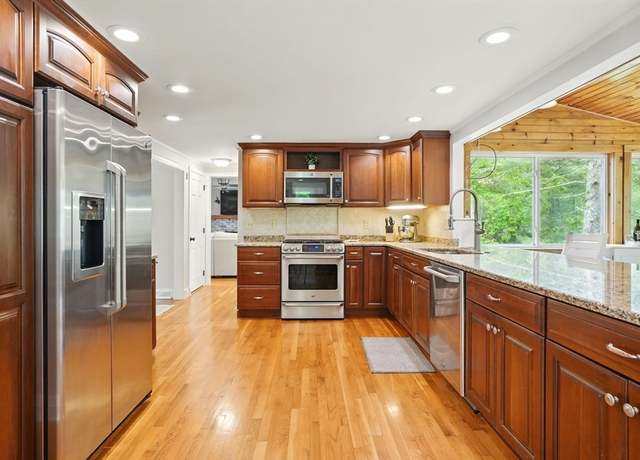 Property at 29 Harvest Dr, Duxbury, MA 02332, 4 beds, 2.5 baths