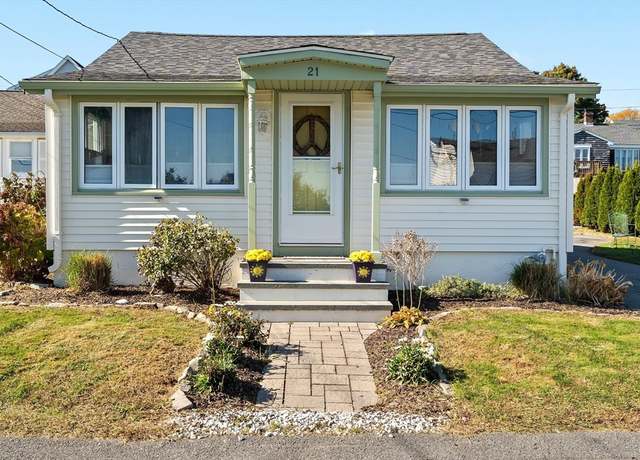 Property at 21 Aquidneck Ave, Portsmouth, RI 02871, 2 beds, 1 bath