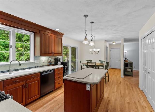 Property at 2 Hickory Ln, Georgetown, MA 01833, 4 beds, 2.5 baths