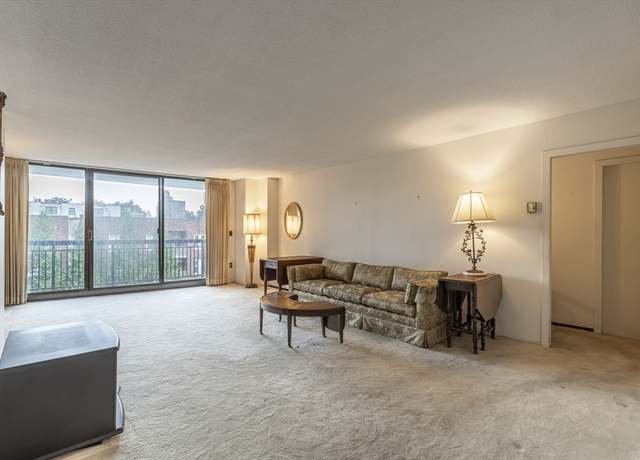 Property at 60 Longwood Ave #403, Brookline, MA 02446, 1 bed, 1.5 baths