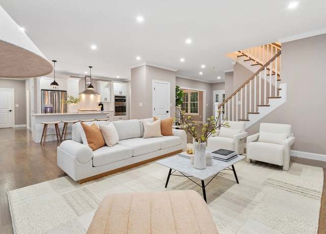 Property at 85 Beaver Ave, Lynnfield, MA 01940, 3 beds, 5 baths