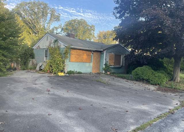 Property at 40 Robert St, Westport, MA 02790, 3 beds, 1 bath