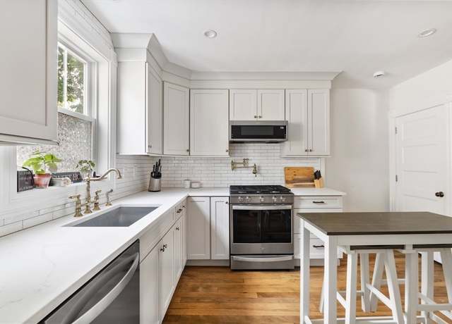 Property at 61 Elm St #61, Andover, MA 01810, 4 beds, 1.5 baths