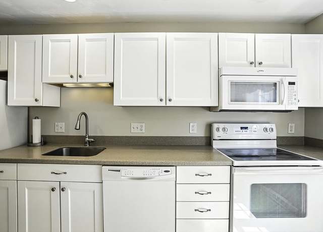 Property at 168 Laurelwood Dr #168, Hopedale, MA 01747, 2 beds, 1.5 baths