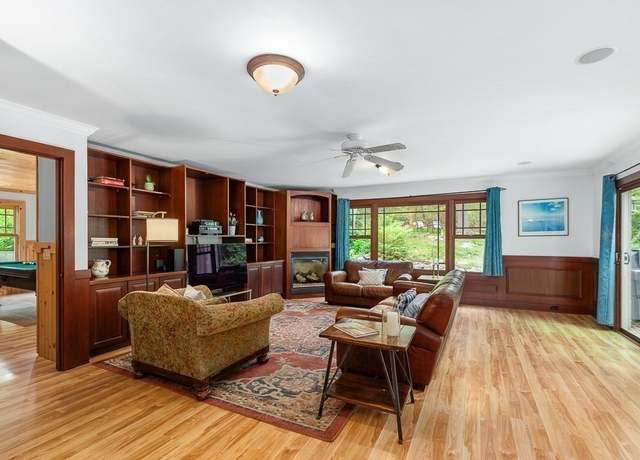 Property at 32 Witham St Unit B, Gloucester, MA 01930, 5 beds, 4 baths