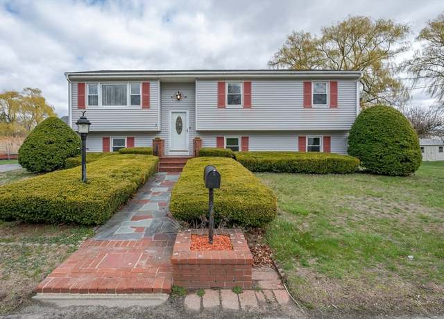 Property at 18 Derry Rd, Methuen, MA 01844, 3 beds, 1.5 baths