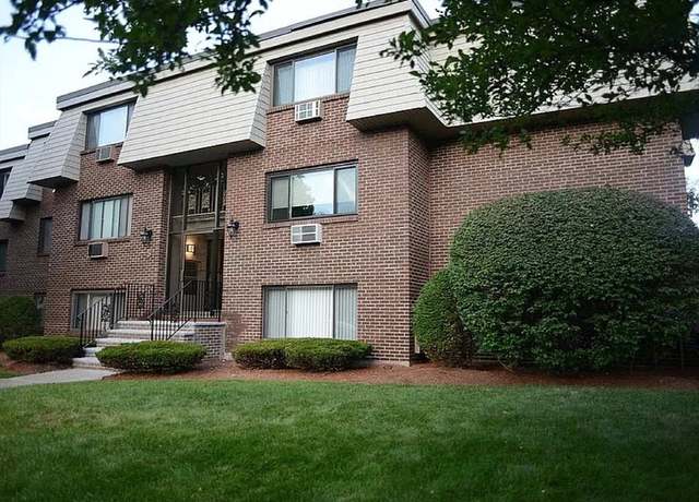 Property at 5 Hallmark Gdns #6, Burlington, MA 01803, 2 beds, 1 bath