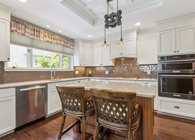 Property at 70 Hawthorn. St, New Bedford, MA 02740, 6 beds, 5.5 baths