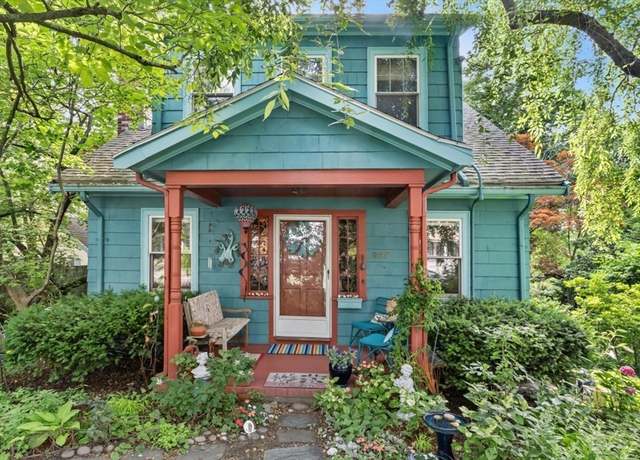 Property at 925 Chestnut St, Newton, MA 02468, 3 beds, 1 bath
