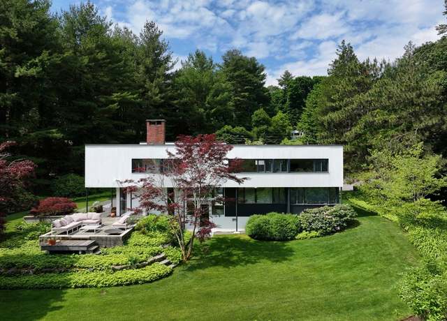 Property at 6 Moon Hill Rd, Lexington, MA 02421, 4 beds, 3.5 baths