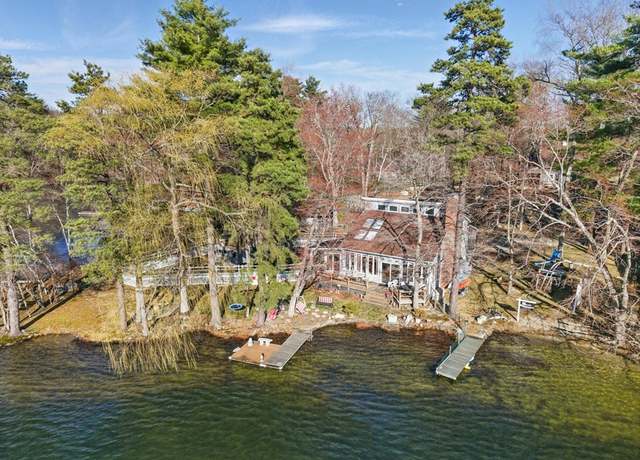 Property at 9 5th St, Brimfield, MA 01010, 3 beds, 1.5 baths