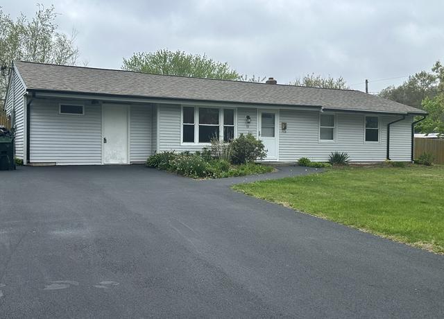 Property at 19 Lazywood Ln, Swansea, MA 02777, 3 beds, 1 bath