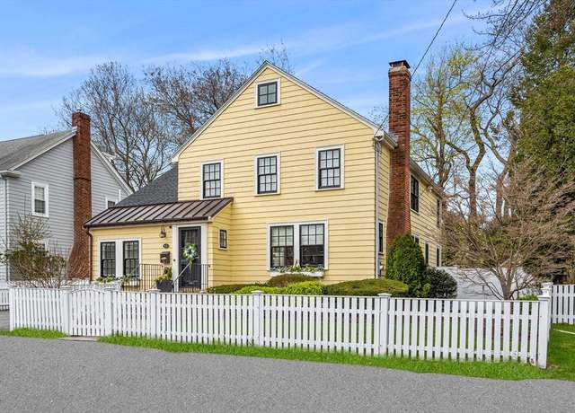 Property at 13 Thompson Rd, Marblehead, MA 01945, 4 beds, 2.5 baths