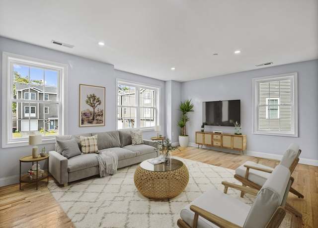 Property at 543 Andover St #7, Lawrence, MA 01843, 3 beds, 2 baths