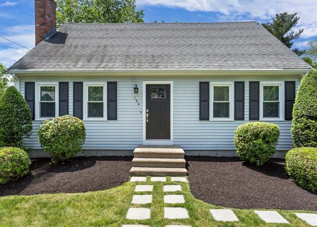 Property at 194 Crossfield Rd, Franklin, MA 02038, 3 beds, 2.5 baths