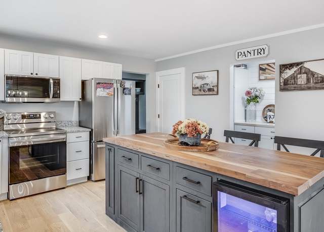 Property at 115 Kiahs Way, Sandwich, MA 02537, 3 beds, 3.5 baths