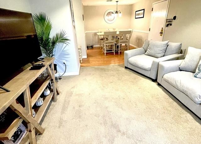 Property at 805 Franklin Xing #5, Franklin, MA 02038, 2 beds, 1 bath