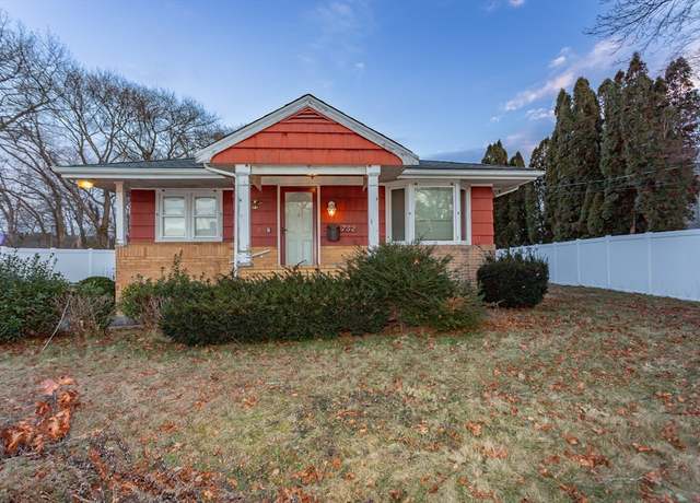 Property at 752 Dartmouth St, Dartmouth, MA 02748, 1 bed, 1.5 baths