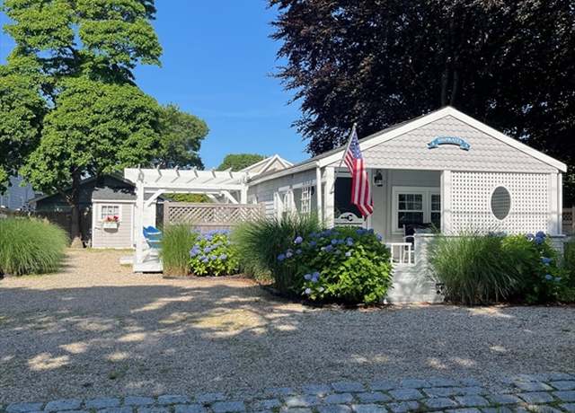 Property at 17 Elysian Ave, Falmouth, MA 02540, 2 beds, 1 bath