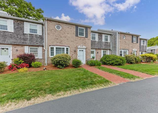 Property at 8 Louisburg Sq #8, Barnstable, MA 02632, 2 beds, 1.5 baths
