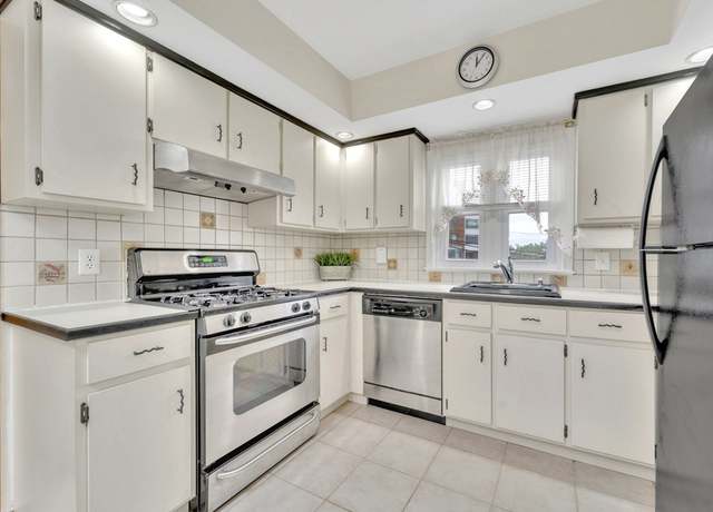 Property at 131 Beacon St #4, Chelsea, MA 02150, 2 beds, 1 bath