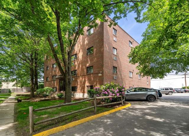 Property at 8R Riverside St Unit 2-2, Watertown, MA 02472, 2 beds, 1 bath