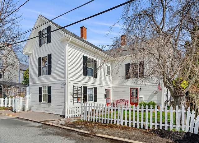 Property at 7 Glover Sq #2, Marblehead, MA 01945, 3 beds, 1 bath