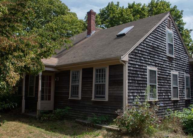 Property at 562 North Ave, Rochester, MA 02770, 4 beds, 3 baths