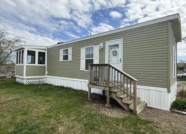 Property at 3132 Cranberry Hwy #4, Wareham, MA 02538, 2 beds, 1 bath