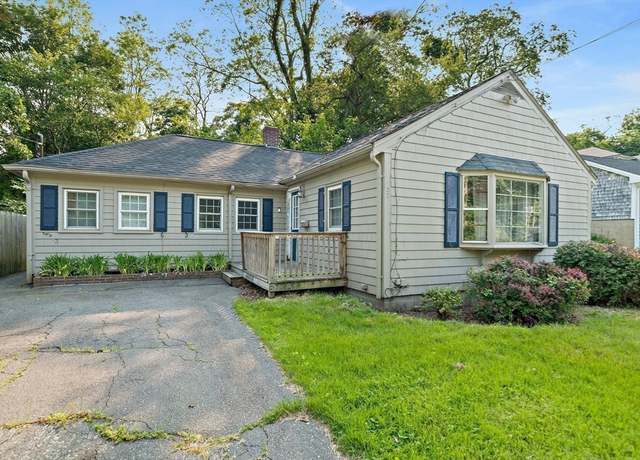 Property at 32 Standish Ave, Plymouth, MA 02360, 3 beds, 1 bath