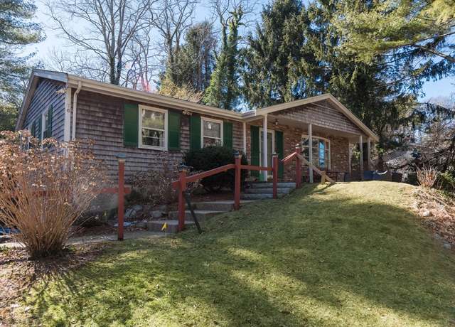 Property at 76 Sippewissett Rd, Falmouth, MA 02540, 3 beds, 1 bath