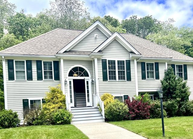 Property at 7 Fairway Dr, Amesbury, MA 01913, 4 beds, 3 baths