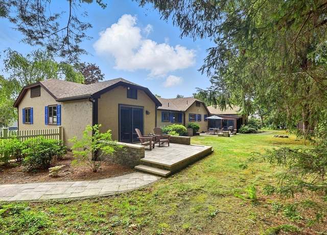 Property at 2 Tewalema Pl, Lakeville, MA 02347, 3 beds, 3.5 baths