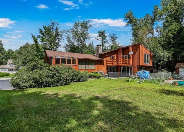Property at 17 Crowningshield Dr, Paxton, MA 01612, 5 beds, 3.5 baths
