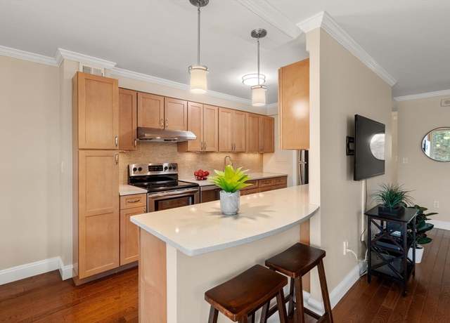 Property at 50 Longwood Ave #212, Brookline, MA 02446, 1 bed, 1.5 baths