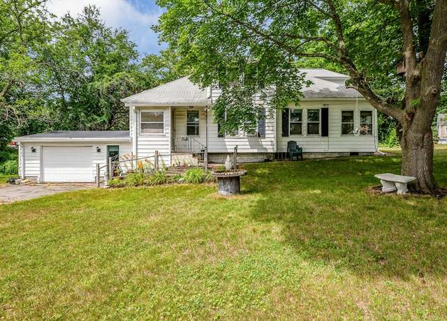 Property at 59 Riverneck Rd, Chelmsford, MA 01824, 3 beds, 1 bath