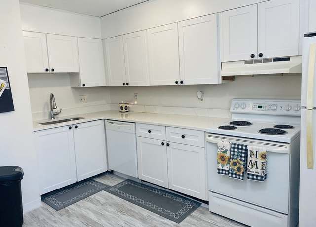 Property at 17 Chapel Hill Dr #3, Plymouth, MA 02360, 1 bed, 1 bath