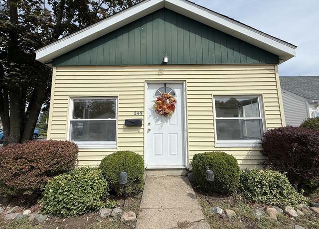 Property at 249 Lake St, Waltham, MA 02451, 2 beds, 1 bath