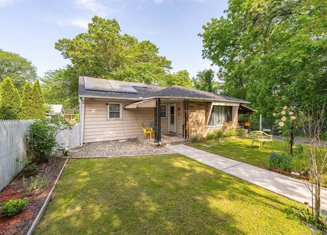 Property at 14 Bayside St, Springfield, MA 01109, 3 beds, 1 bath