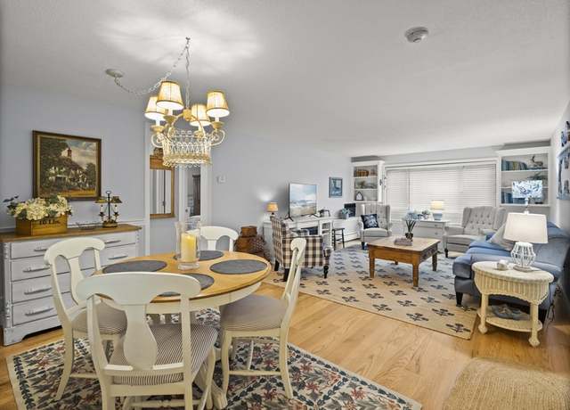 Property at 14 Hallmark Gdns #3, Burlington, MA 01803, 2 beds, 1 bath