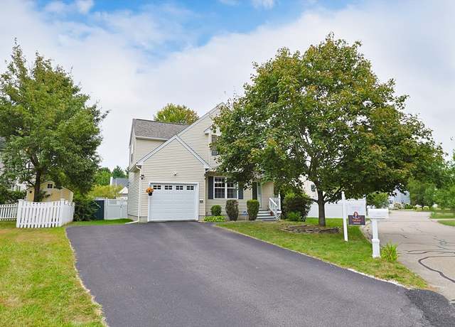 Property at 49 Palomino Dr, Franklin, MA 02038, 3 beds, 1.5 baths