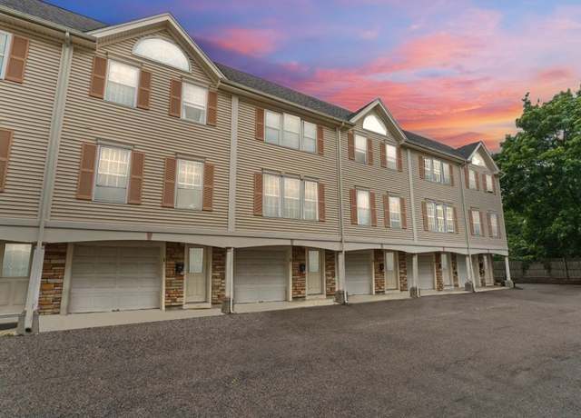 Property at 47 Chestnut St #4, Waltham, MA 02453, 2 beds, 1.5 baths