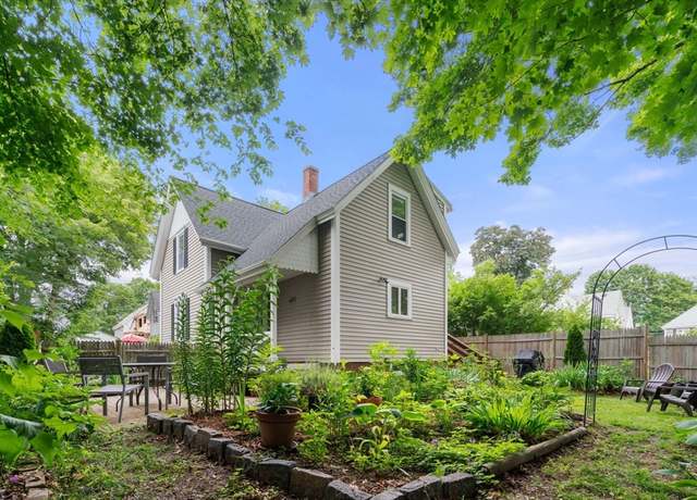 Property at 6 Concord Pl, Natick, MA 01760, 3 beds, 1.5 baths