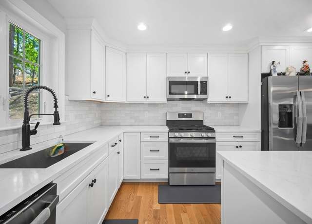 Property at 514 Middlesex Tpke, Billerica, MA 01821, 3 beds, 2.5 baths