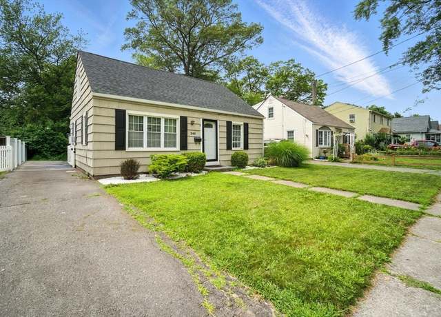 Property at 240 El Paso St, Springfield, MA 01104, 4 beds, 1 bath