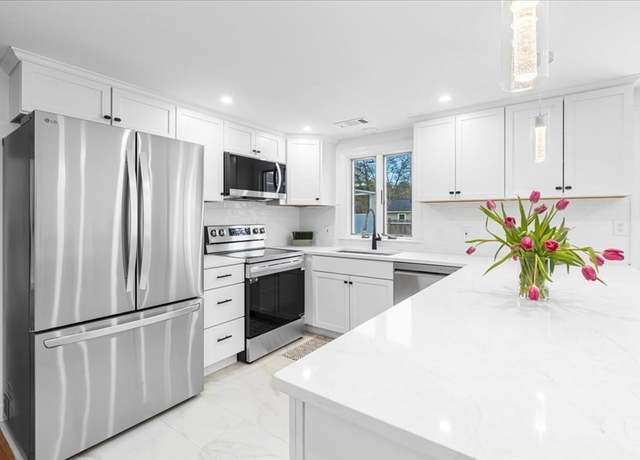Property at 18 Buchanan Rd, Yarmouth, MA 02673, 2 beds, 2 baths